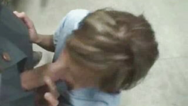 La filme porno hd free fille appelle au sexe en short court.