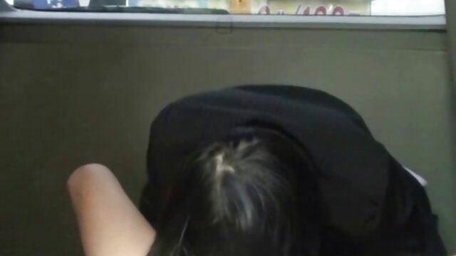 La blonde tripote un trou x gratuit hd rasé.