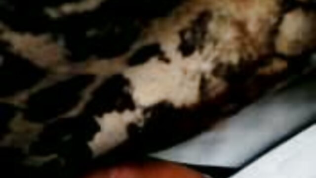 Baise film sex gratuit hd une femme avec un vibromasseur et une bite dans le cul.