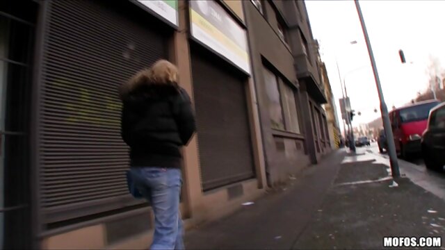 Pikaper attrape la xxx gratuit hd beauté et baise dans la ruelle.