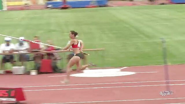 Il a enlevé une femme saituri cu filme porno gratis espagnole dans le parc et l'a baisée.