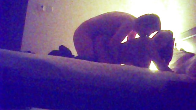 Une sportive vidéos gratuites tukif russe donne du sperme sur ses jambes après un rapport sexuel.