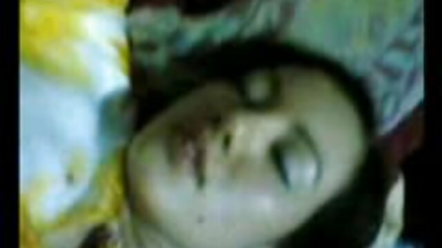 La brune tripote film x gratuit en hd sa chatte poilue.