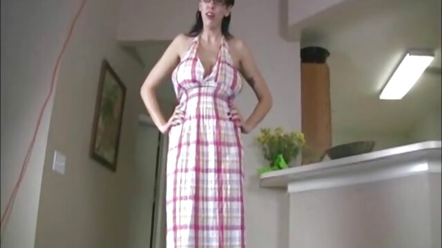 A des relations sexuelles après avoir joué aux dames. film porno gratuit en hd