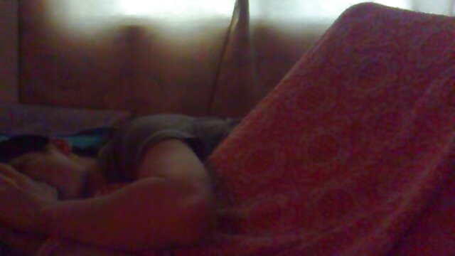 Ella baise avec un caméraman dans le filme lorno gratis studio.