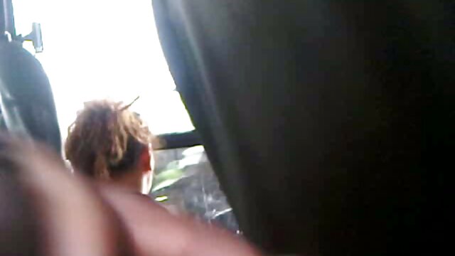 Une femme noire baise avec un mec filme online gratis sexi dans la cuisine.