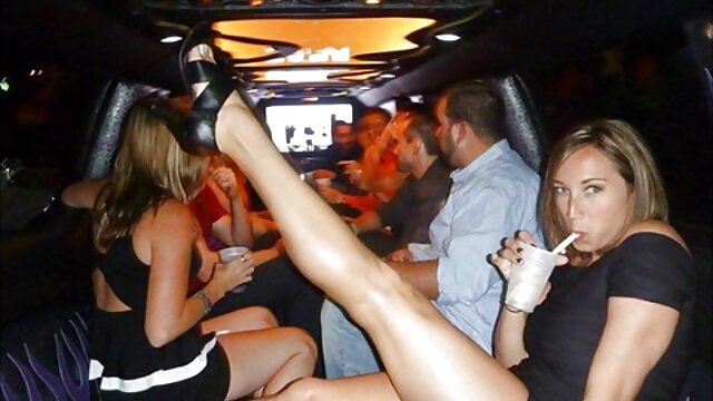 Le mec prend une brune faible et la tukif adulte gratuit baise.