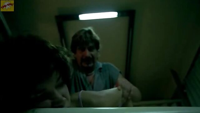 Razdolbai tourne une vidéo à la maison avec video x gratuit hd une fille.