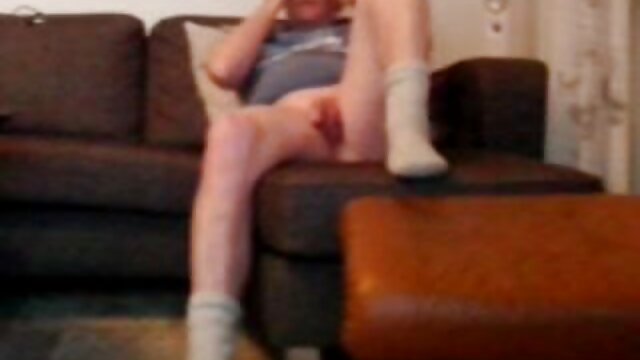 Le nègre filmporno streming a une brune dure au casting.