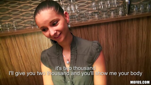 Elle regarde le sexe de son amie et se branle la chatte. videos porno hd gratuit