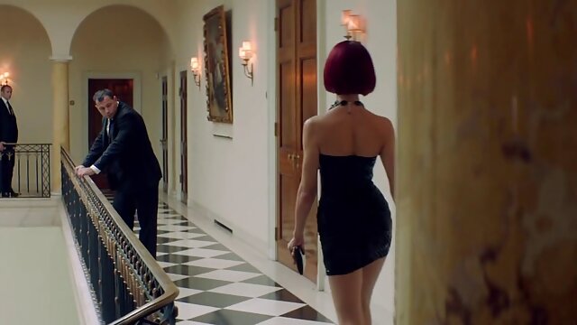 Élève un porno hq gratuit homme chauve pour le sexe.