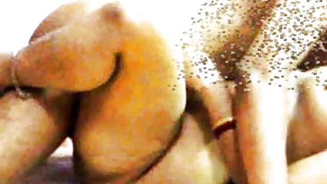 Grosse avec un vibromasseur video sexe gratuit hd dans sa chatte.