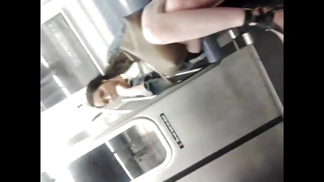 L'élève film porno francais hd suce la bite du professeur.