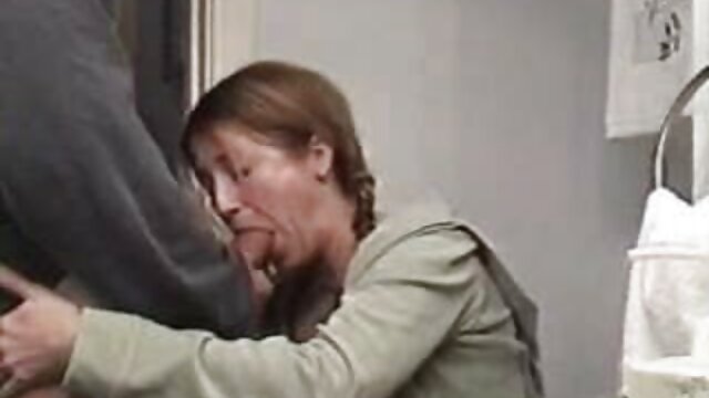 Adele Bye prend une bite video sex hd gratuit dans sa chatte.