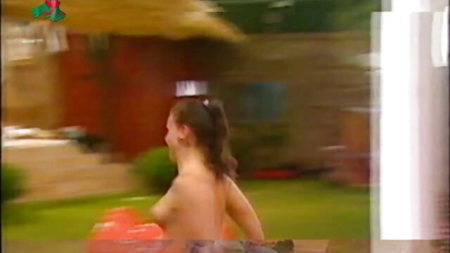 La blonde séduit l'homme et retube gratuit baise.