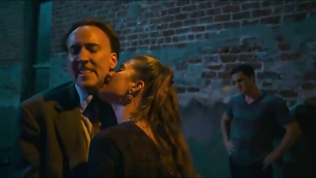 Baise sa maîtresse sur la pelouse. vidéos gratuites tukif