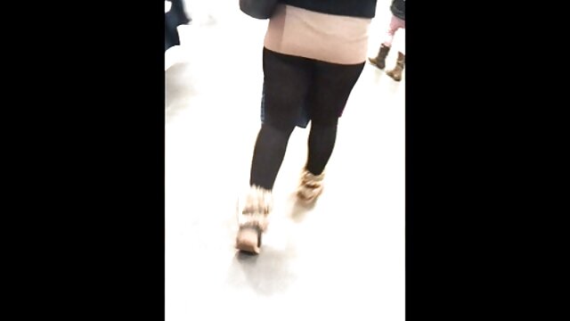 Un jeune film porno hd francais couple adore être derrière.