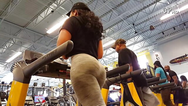 Un médecin basané porno gratis recente se branle avec un vibromasseur.