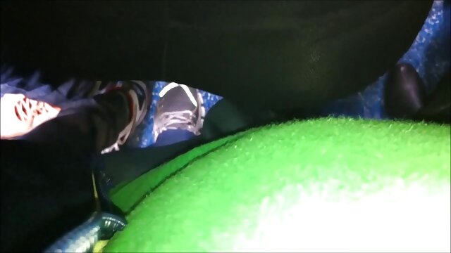 Seins indiens aux tétons tukif vidéos gratuites saillants.